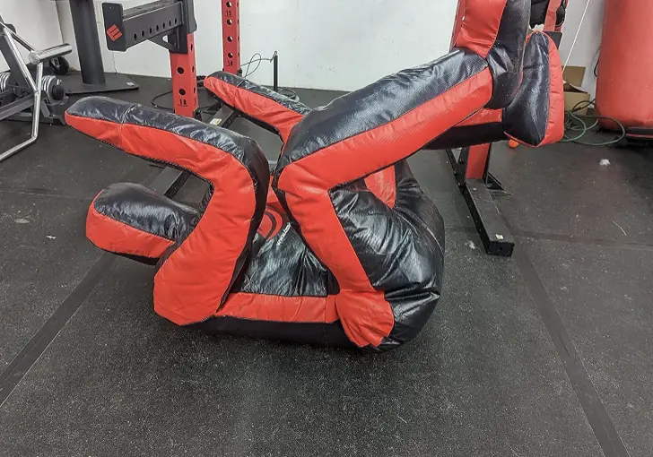 jiu jitsu dummy waiting to pull guard
